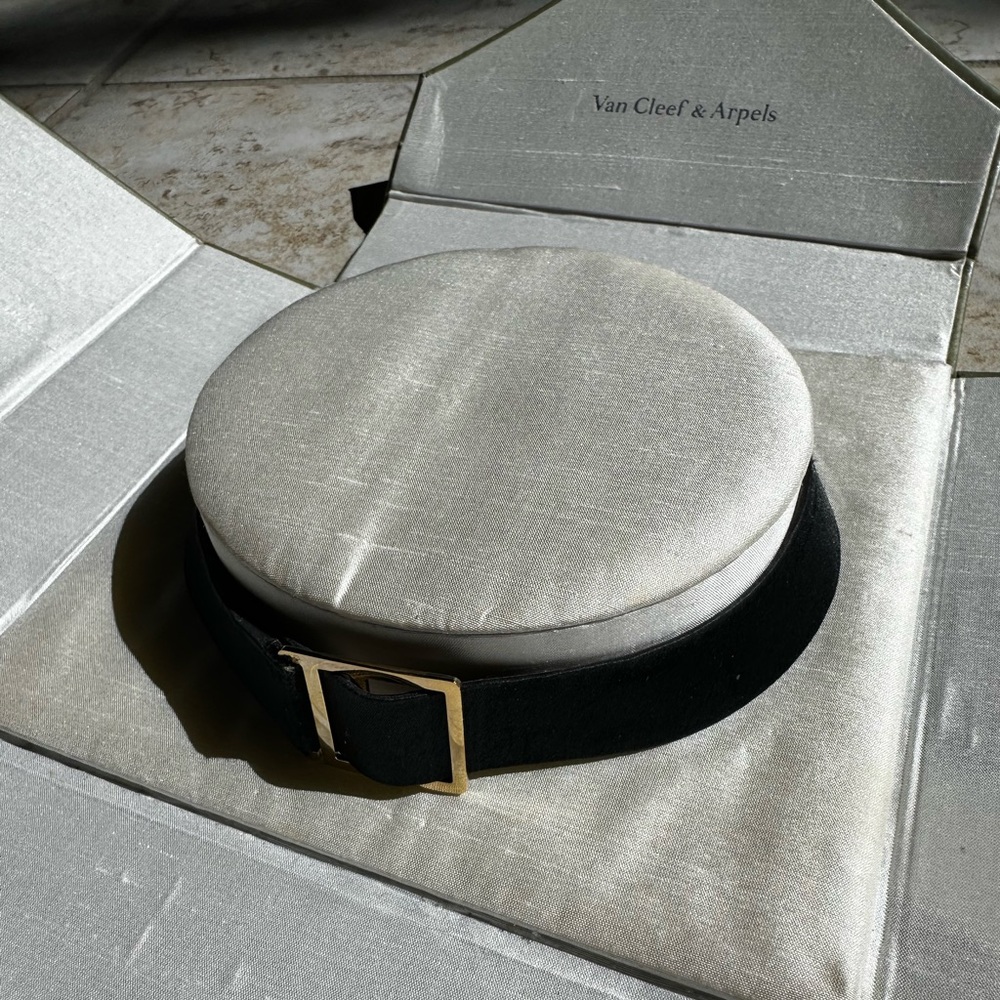 VAN CLEEF & ARPELS YELLOW GOLD SILK LEATHER FRIVOLE VINTAGE COLLAR NECKLACE